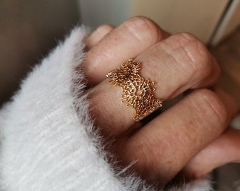 Großer verstellbarer filigraner Ring, vergoldeter Ring mit 24 Karat Feingold, schicker goldener Fancy-Ring