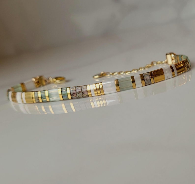 Bracelet réglable en perles Miyuki Tila vertes, blanches et dorées