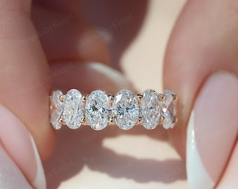 Anello eternity con taglio ovale, fede nuziale eternity completa con moissanite ovale, anello impilabile, fede da sposa con taglio ovale, regali di anniversario per lei