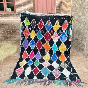 Vintage Berber Boucherouite Rug: Hand-Knotted Moroccan Carpet (192 cm x 137 cm)