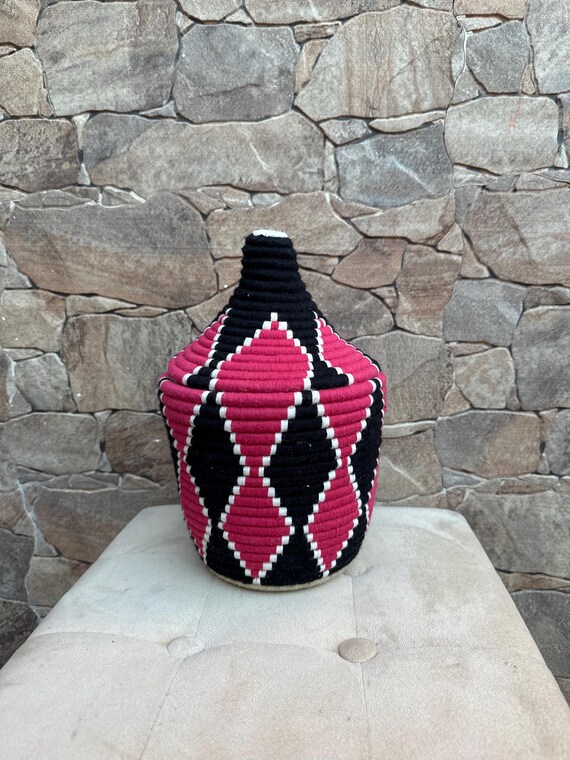 蓋付きベルベル編みバスケット：カラフルなモロッコ風収納ボックス