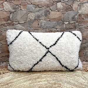 Housse de coussin en laine marocaine tissée à la main : coussin berbère Beni Ourain