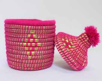 Handmade Moroccan Berber Basket: Straw & Wool Storage Pot