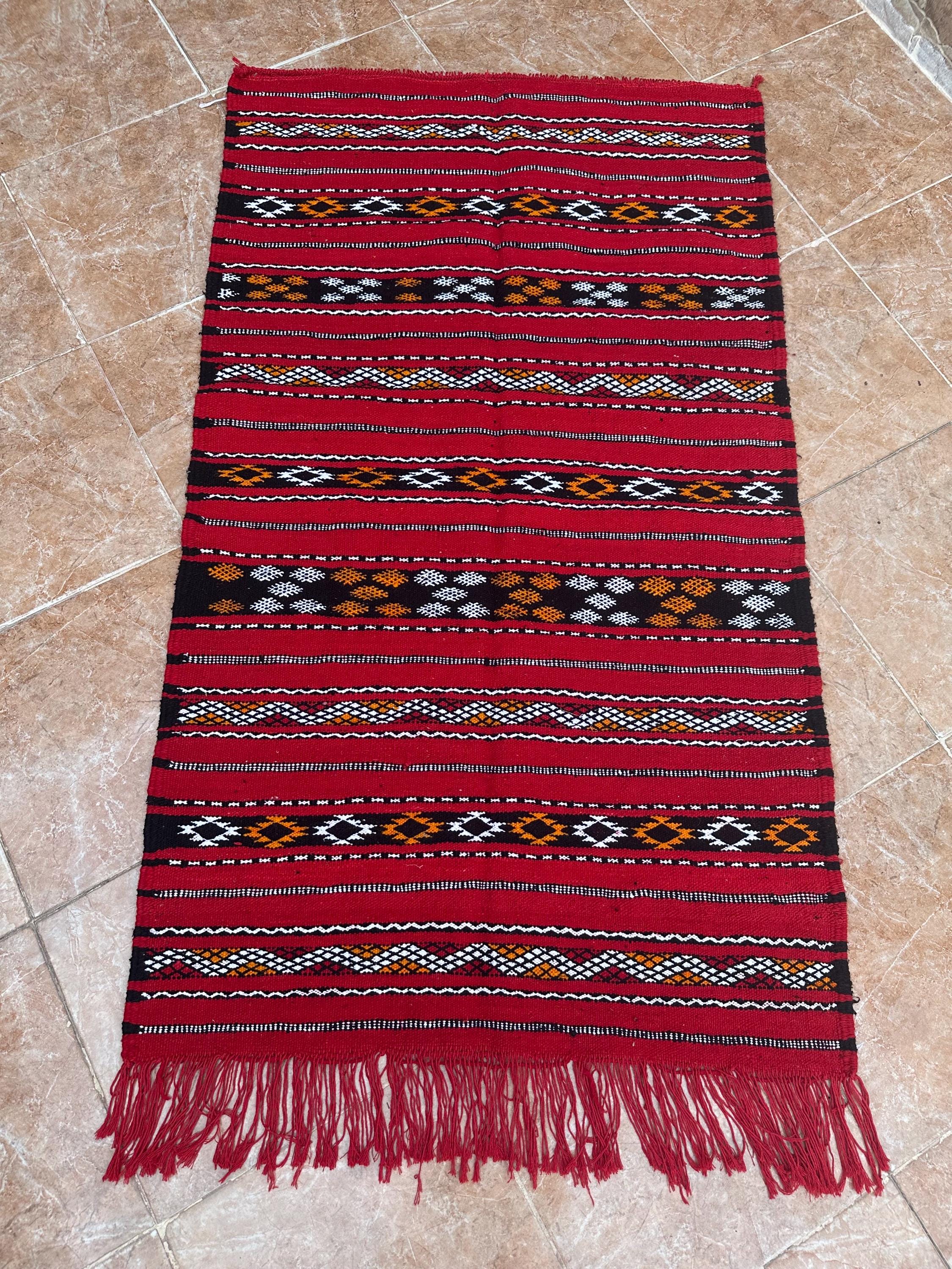 手織りモロッコベルベルウールラグ：オーガニック植物染料、57x31.5