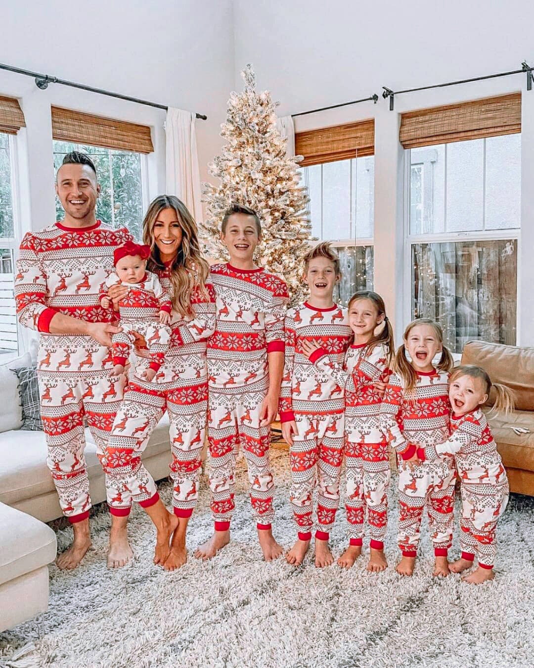 winter family photo outfits matching clothes