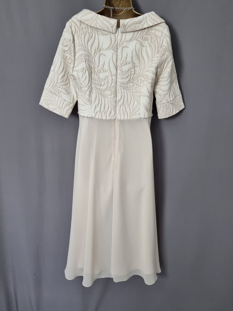 Mother of the bride / Groom dress from designer Lizabella is in a beautiful Champagne gold colour,

Signature dresses has selected this piece as a perfect item for a wedding, christening, or any special event.