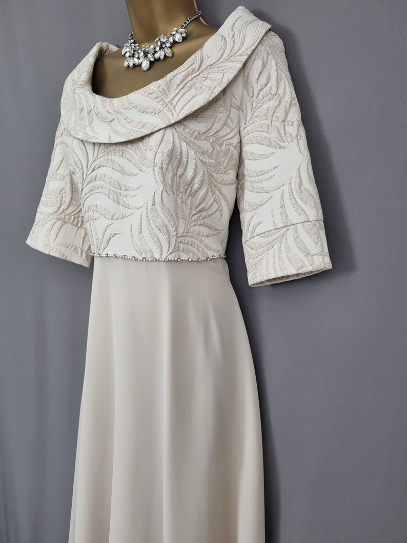 Mother of the bride / Groom dress from designer Lizabella is in a beautiful Champagne gold colour,

Signature dresses has selected this piece as a perfect item for a wedding, christening, or any special event.
