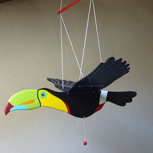 wooden flying bird mobile Toucan à Carène decoration for the home or child's room