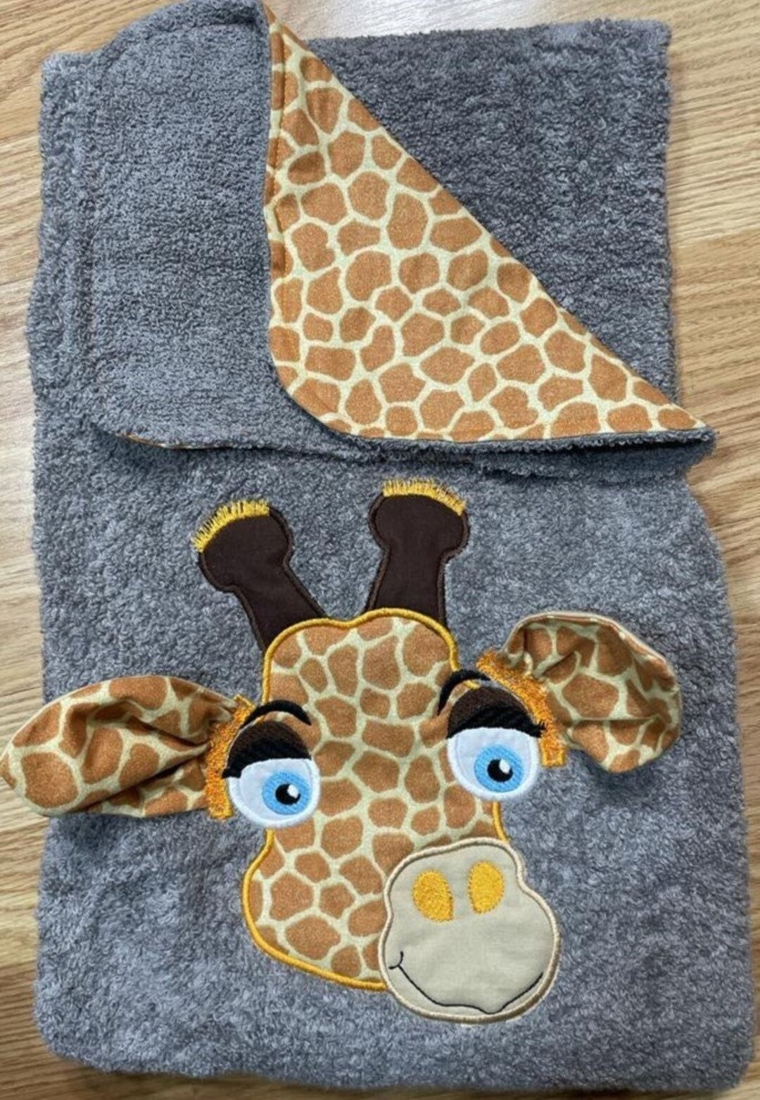 Giraffe Bath Towel and Washcloth Applique Embroidered Giraffe Etsy
