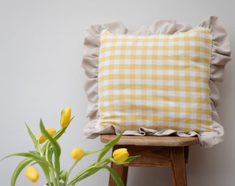 Coussin à volants vichy jaune pour décoration d'intérieur de maison de campagne et de ferme