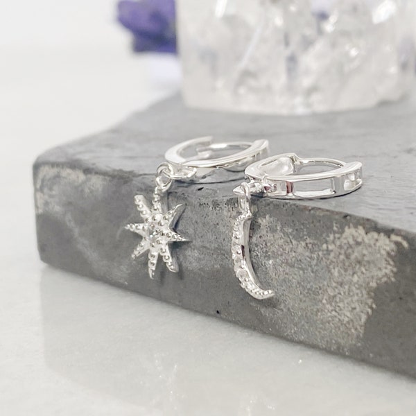 Silver Star et Moon Huggie Hoops | 925 Boucles d’oreilles Sterlings Silver Huggie Hoop | Boucles d’oreilles cubiques en zircone | Mini cerceaux | Cerceaux délicats