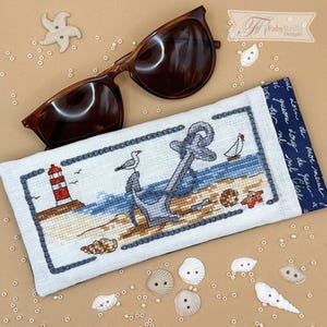 Etui à lunettes Ancré dans le sable • Fiche PDF broderie point de croix