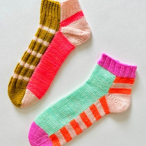 Halfsies Socks Light Knitting Pattern image 3