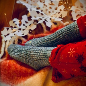 Paper Snowflake Socks Knitting Pattern