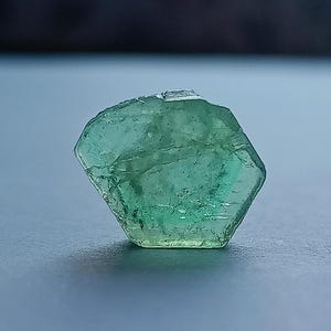 見事な18カラット以上の天然コロンビア産エメラルド原石標本コレクター 