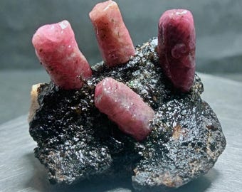 Rubí natural en bruto: piedra preciosa de Mozambique sin tratar, piedra de nacimiento de julio, tamaño 33 x 39 mm.