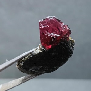 Garnet Raw Stone, Natural Garnet Rough, Hight Quality Garnet Rough, Red Garnet Raw Rough, Red Garnet Raw, Size 11x21mm.