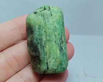 Ruwe steen smaragd, natuurlijke Zambiaanse smaragd ruwe steen, ruwe smaragd, zeldzaam, ruw van topkwaliteit, ruw smaragd.