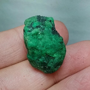 Natural Emerald Rough Stone, Natural Zambian Emerald Rough Stone, Raw Emerald, Top Quality Rough, Emerald Rough, Size 11x25mm.