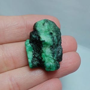 Emerald Rough Stone, Natural Colombian Emerald Rough Stone, Raw Emerald, Rare, Top Quality Rough, Emerald Rough.