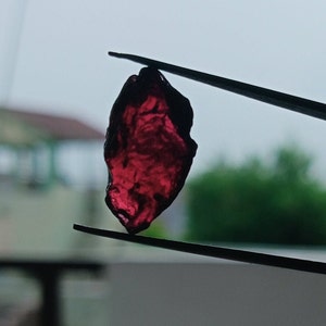Garnet Raw Stone, Natural Garnet Rough, Size 16x9x5mm, Hight Quality Garnet Rough, Red Garnet Raw Rough, Pink Garnet Raw.