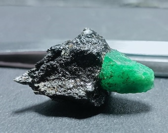 Natural Columbian Emerald Rough Gemstone: Raw Jewelry Stone