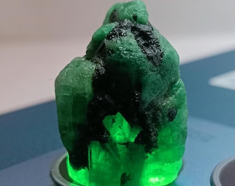 コロンビア産エメラルド原石：透明結晶（13 x 19 mm） - Etsy 日本