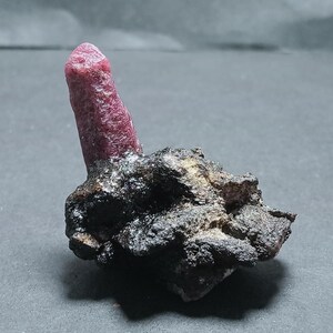 Rubí natural en bruto: piedra preciosa de Mozambique sin tratar, piedra natal de julio (33 x 33 mm)