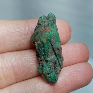 Esmeralda en bruto, esmeralda natural de Zambia, espécimen de piedra preciosa en bruto, tamaño de colgante de esmeralda, piedra preciosa suelta, esmeralda en bruto para colgante, tamaño 14 x 35 mm.
