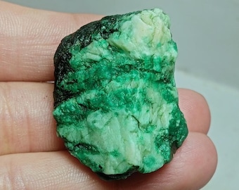 天然エメラルド原石：212.20カラットのルースエメラルド結晶。 - Etsy 日本