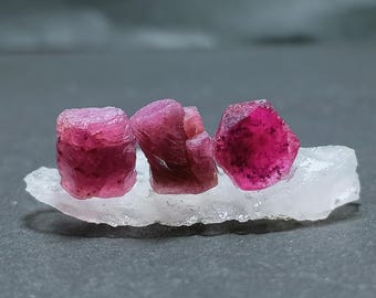 Rubí natural en bruto: piedra preciosa de Mozambique sin tratar, piedra de nacimiento de julio, tamaño 20 x 32 mm.