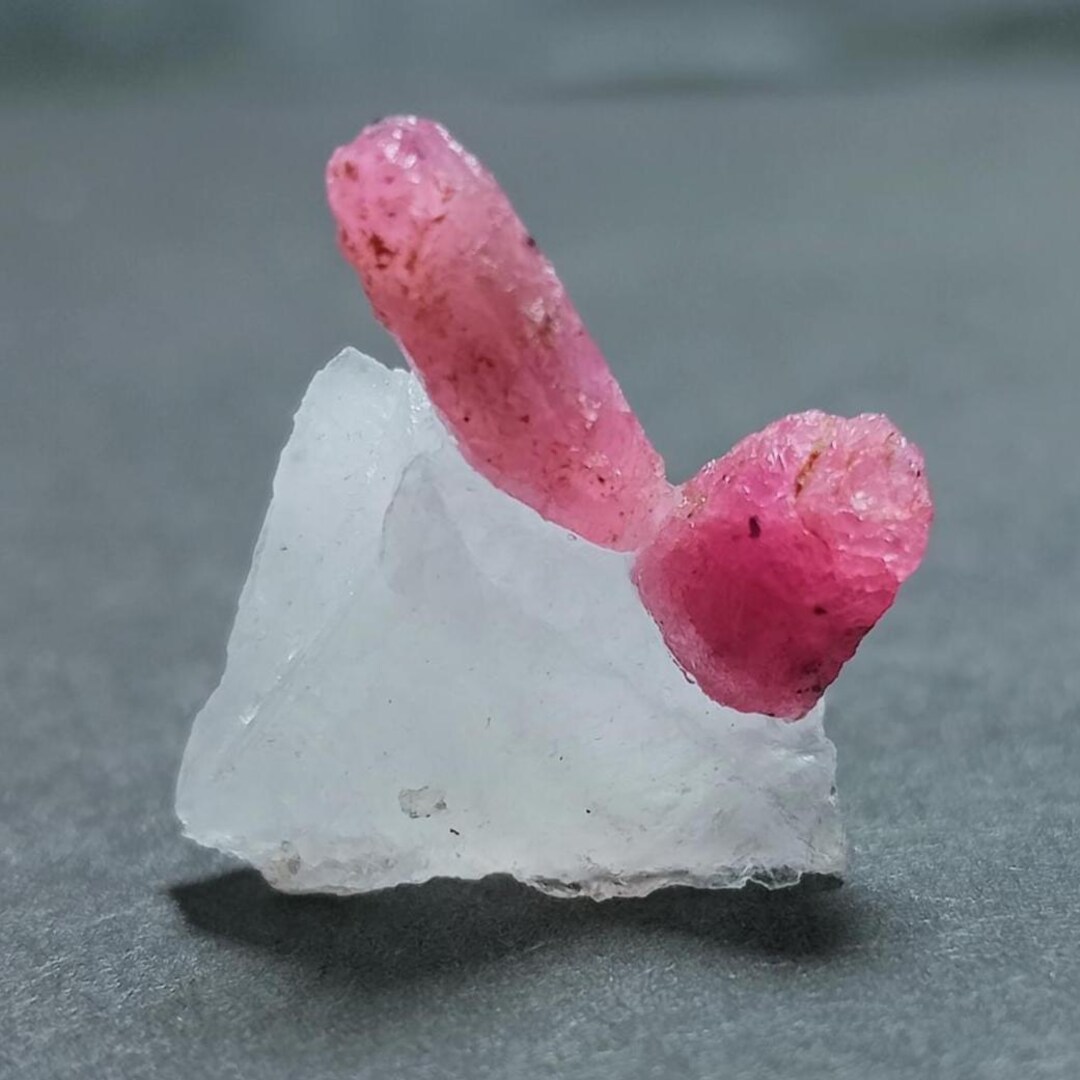 天然ピンクルビー原石鉱物標本（15 x 19 mm） - Etsy 日本