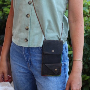 Leather cell phone case, leather cell phone case to wear over the shoulder, handmade, vintage, hand-sewn, handmade, iPhone case, smartphone case, unisex