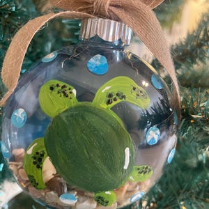Verzierung | Kugel Ornament | Meeresschildkröte Ornament | Küsten Weihnachten | Handmade Wohndekor und Geschenk | Handbemalte Verzierung