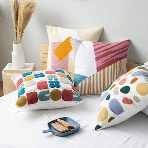 Cushion cover 100% cotton | Bouclé | 45 x 45 cm | Embroidered with an abstract, collage-like pattern