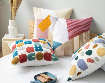 Pillowcase 100% cotton | bouclé | 45x45cm | Embroidered with an abstract, collage-like pattern