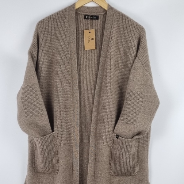 cardigan long // manteau femme en 100% cachemire // couleur beige // taille unique // fente latérale //