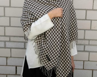 Schafwolle XXL Schal Damen Braun Creme | Großer Fransenschal | Eleganter Winterschal | Oversize Schal | Damen Accessoire Karomuster 130x130