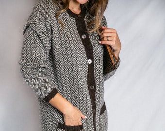 Strickjacke für Damen aus 100% Schafwolle// Karomuster// naturbelassen//Extrem warm und leicht// kann Übergangsjacke ersetzten