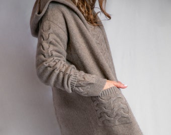 Long cardigan // Women's coat made of 100% cashmere // Beige color // Braided pattern // Extravagant