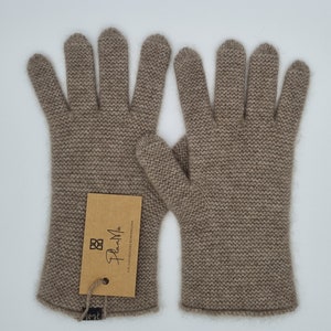 Gloves made from 100% cashmere wool/very soft and warm/breathable/made from renewable raw materials/skin-friendly/beige