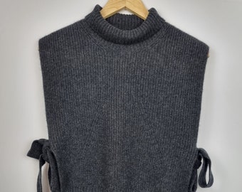 Women's sweater made from 100% cashmere wool//freesize//soft warm elegant//made from undyed wool//sustainable//color black and beige