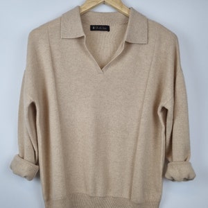 Cashmere sweater//cashmere shirt made of 100% cashmere//undyed // color champagne//very finely knitted// high-quality cashmere wool//size M