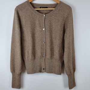 Cashmere cardigan made of 100% cashmere wool// soft, warm, elegant // finely knitted/ made of undyed wool// sustainable//