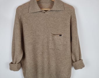 An everyday essential // Must-have // 100% cashmere / elegant beige color // undyed / goes with every outfit / very light and delicate