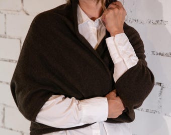 Shoulder warmer/ 100% yak wool// elegant cover for the shoulders and back/ very warm// one size cardigan scarf
