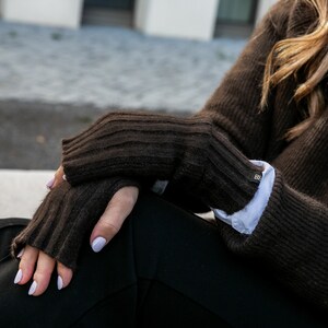 Arm warmers made of 100% yak wool / in gray or brown / unisex / stylish / perfect for cold winter days / skin-friendly image 2