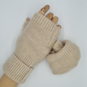 Wrist warmers made of 100% cashmere/stylish/very warm and soft/breathable/made from renewable raw materials/skin-friendly
