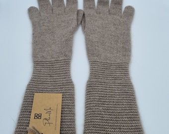 elegant gloves/extra long made from 100% cashmere/very warm and soft/breathable/made from renewable raw materials