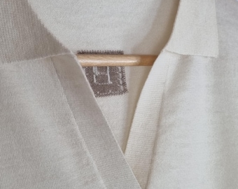 Jersey 100% cachemir color crema | Polo de punto fino de 16 micras | Minimalista | Prendas de punto de lujo | Con mangas ligeramente acampanadas | Talla M